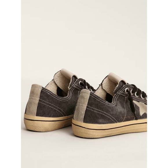 NEW GOLDEN GOOSE men's v-star 2 sneaker in black - Picture 3 of 3